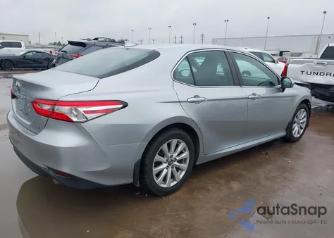 2019 Toyota Camry Le z USA, uszkodzony, nr VIN 4T1B11HK4KU284032
